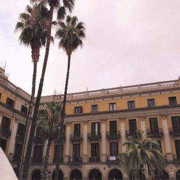 De gebouwen rond het Plaça Reial - Barcelona 